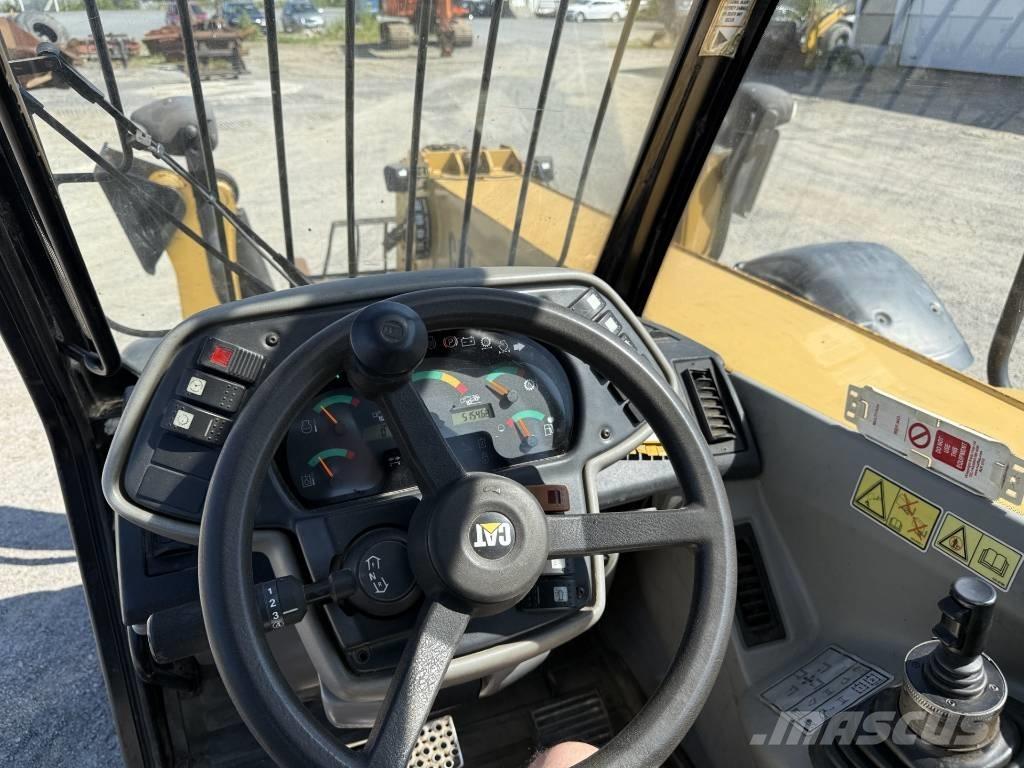 CAT 360 B Teleskopické manipulátory