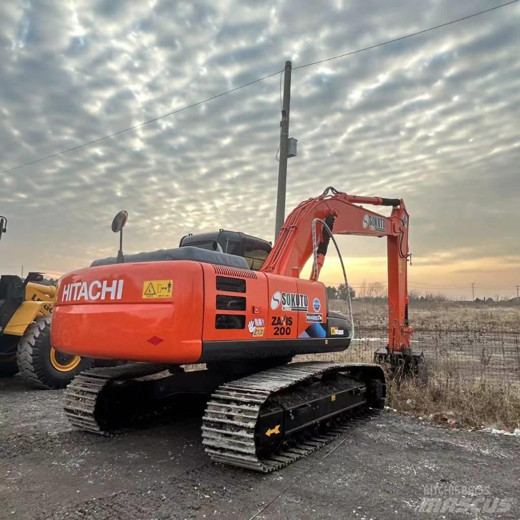Hitachi ZX 200 Pásové rýpadlá