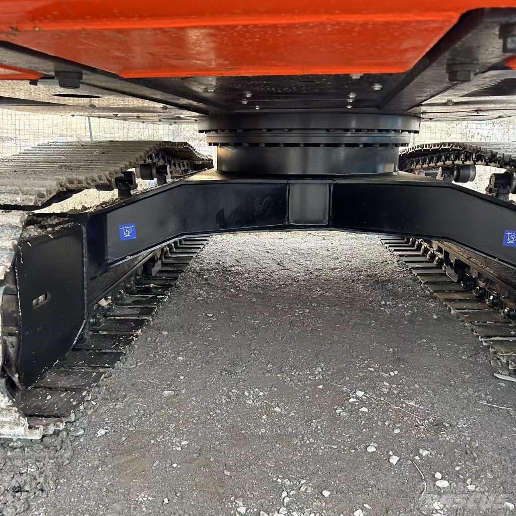 Hitachi ZX 200 Pásové rýpadlá