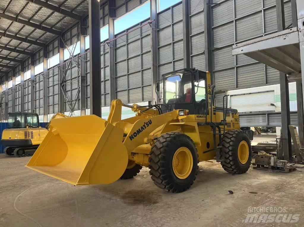 Komatsu WA 320-3 Kolesové nakladače