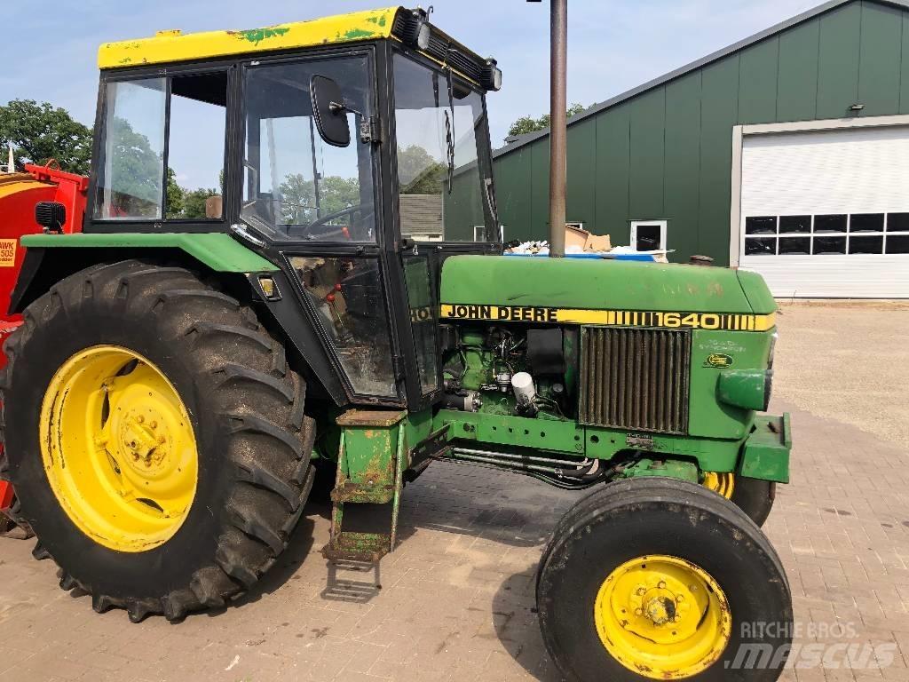 John Deere 1640 Traktory