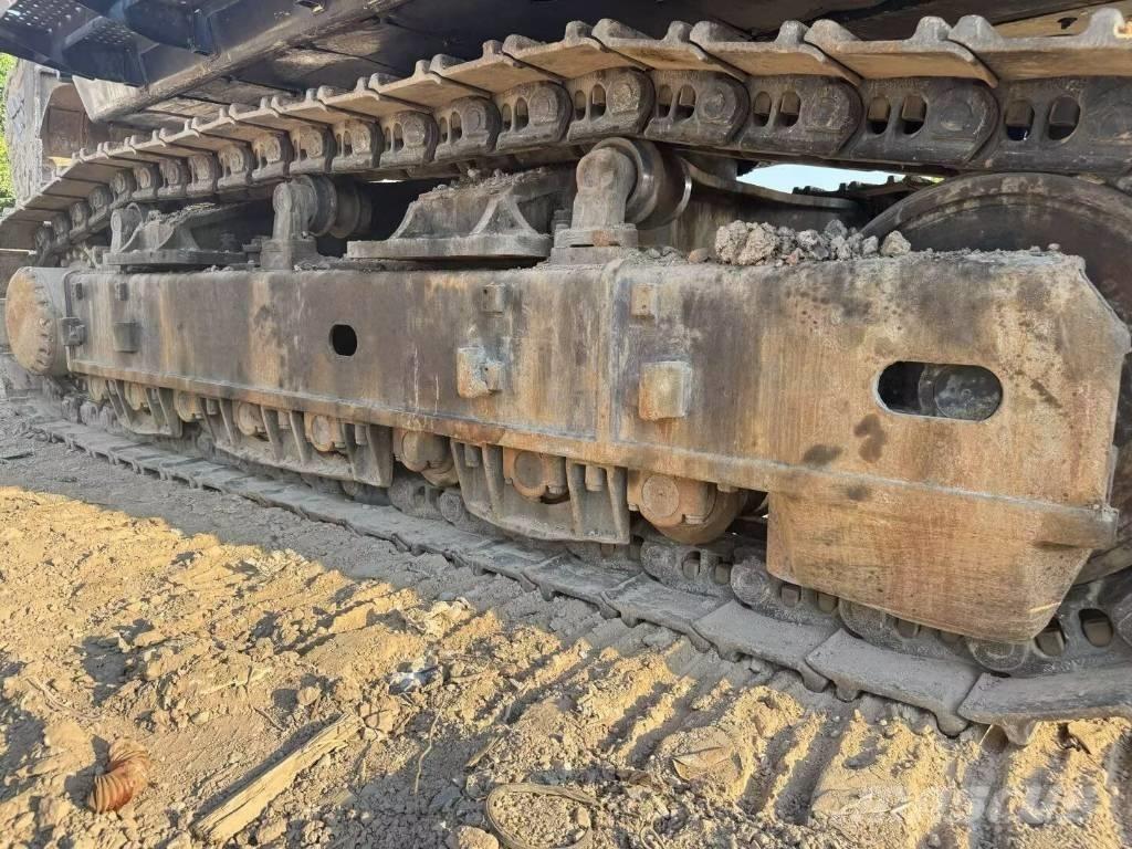 Hitachi ZX690LCH-5A Pásové rýpadlá
