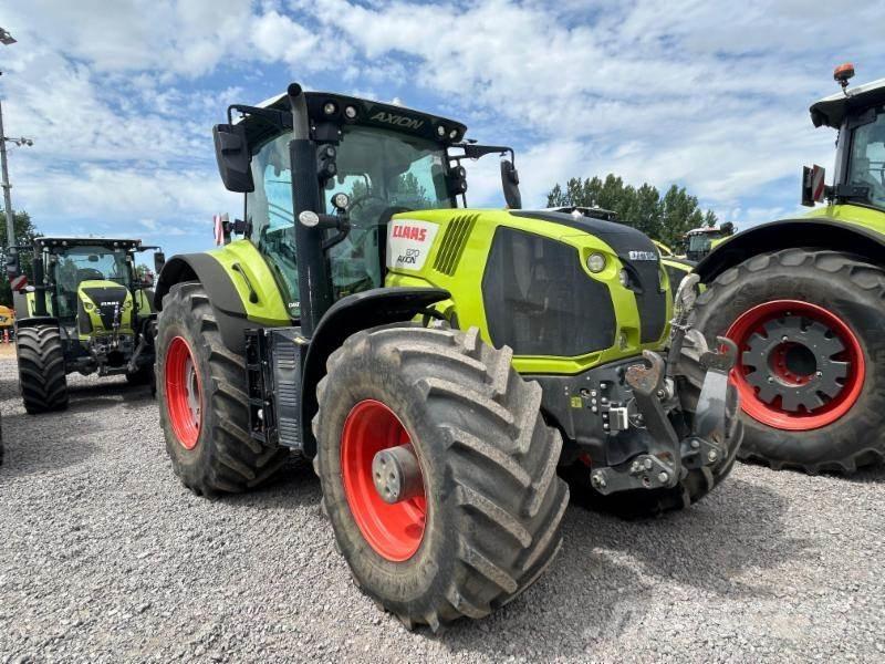 CLAAS AXION 870 Traktory