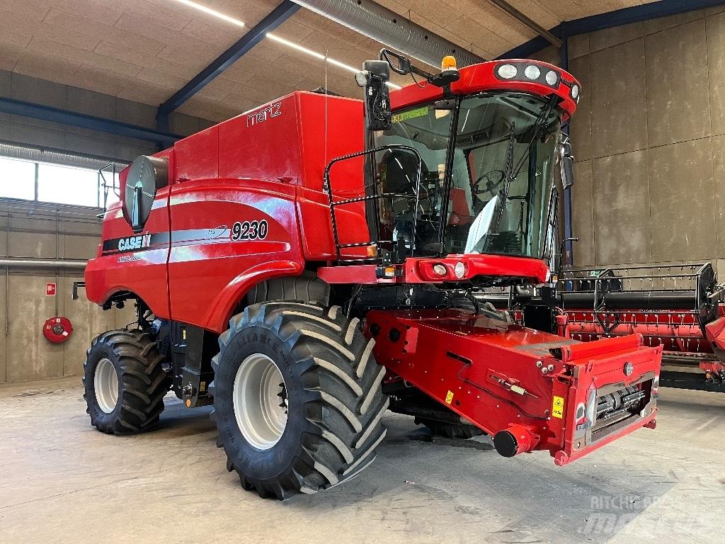 Case IH 9230 Kombinované zberacie stroje