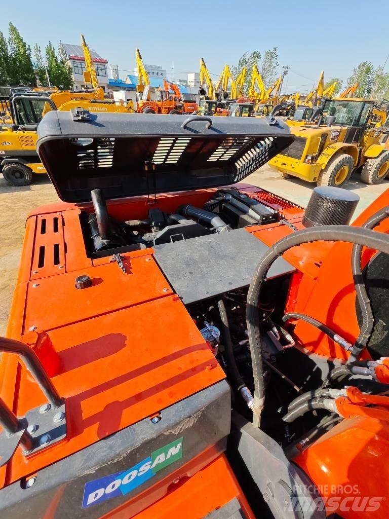 Doosan DX 225 LC Pásové rýpadlá