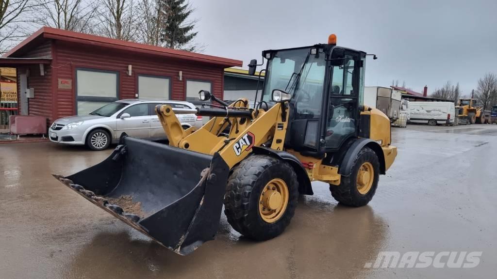 CAT 906 M Kolesové nakladače