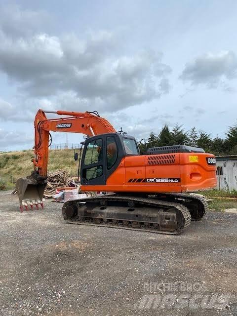 Doosan DX 225 NLC Pásové rýpadlá