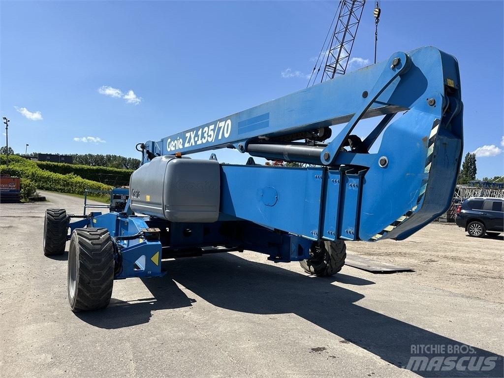 Genie ZX 135/70 Kĺbové plošiny