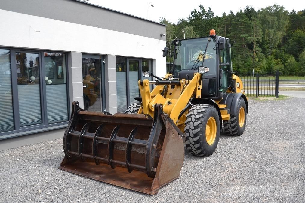 CAT 908 M Kolesové nakladače