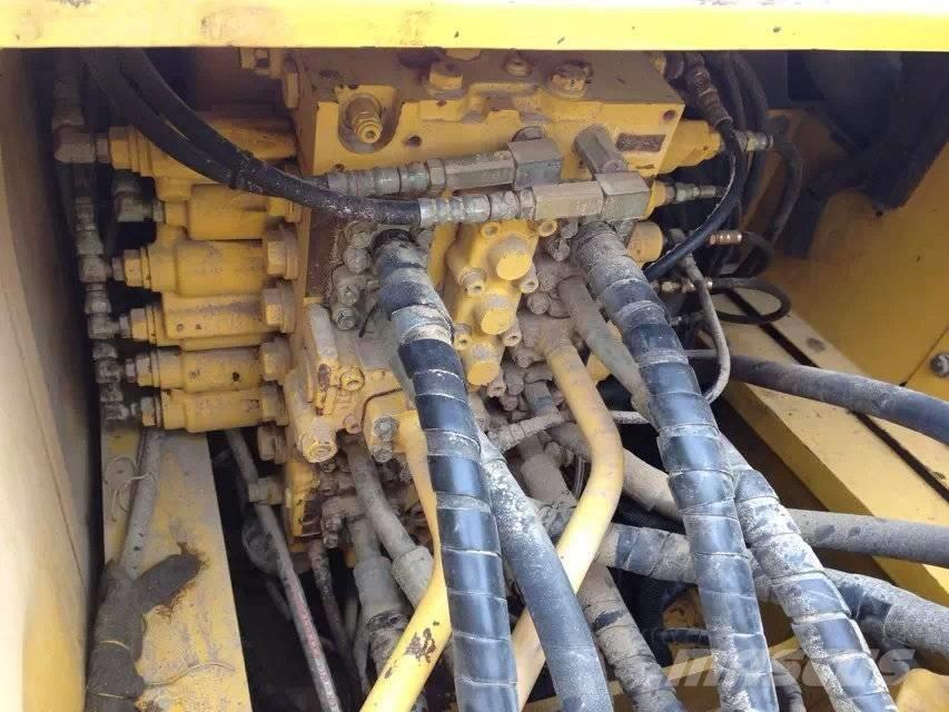 Komatsu PC 220-7 Pásové rýpadlá