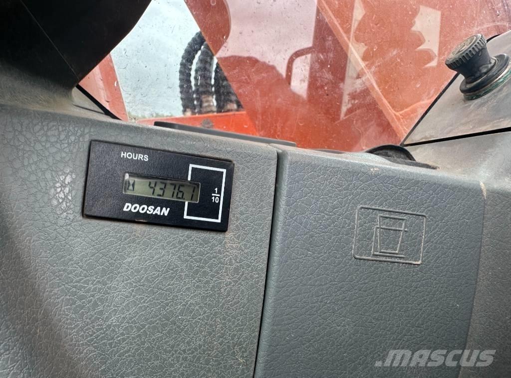 Doosan DX 140 LCR-3 Pásové rýpadlá