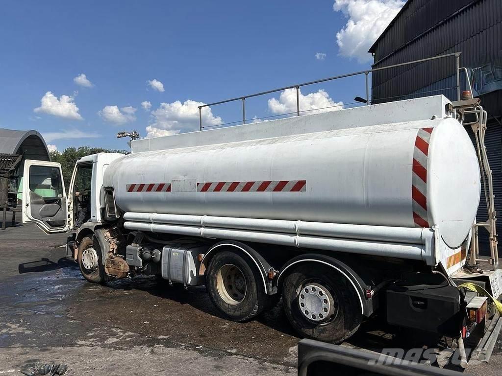 Renault 320 Cisternové nákladné vozidlá