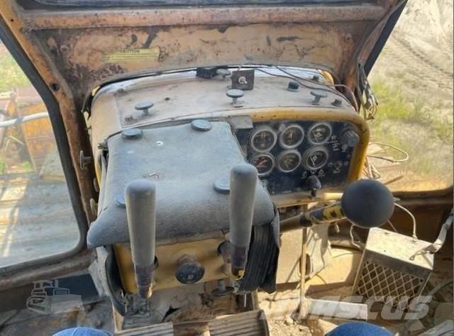 CAT D 7 G Pásové dozéry