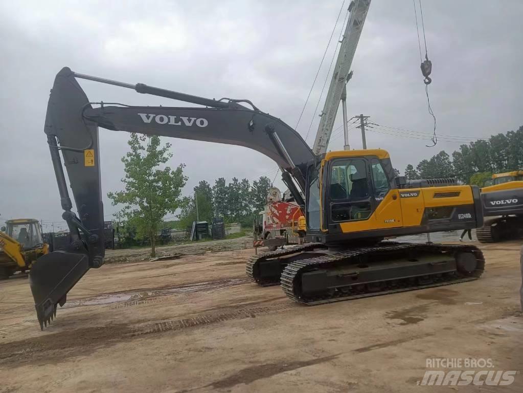 Volvo EC 240 DL Pásové rýpadlá