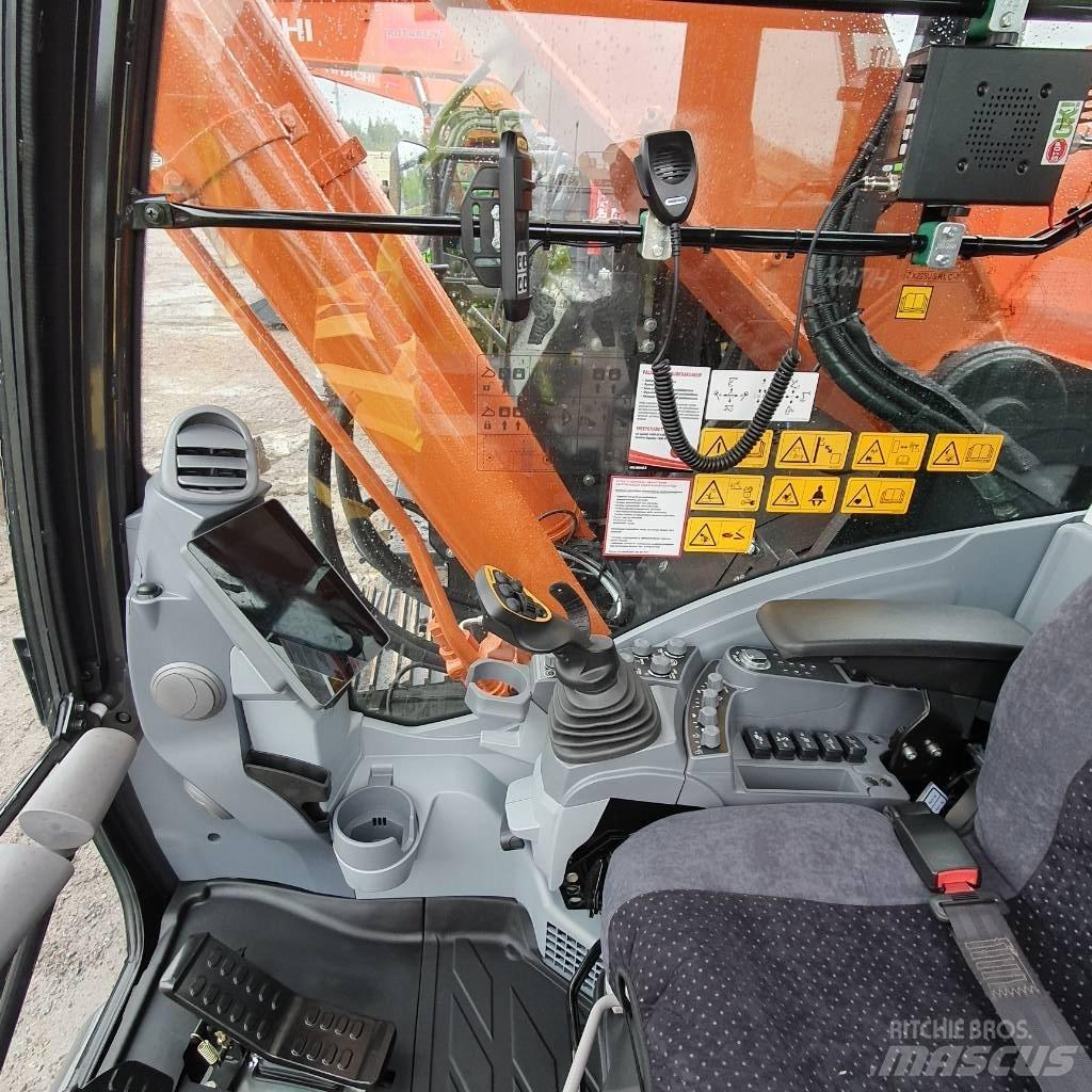 Hitachi ZX225USRLC-7 Pásové rýpadlá