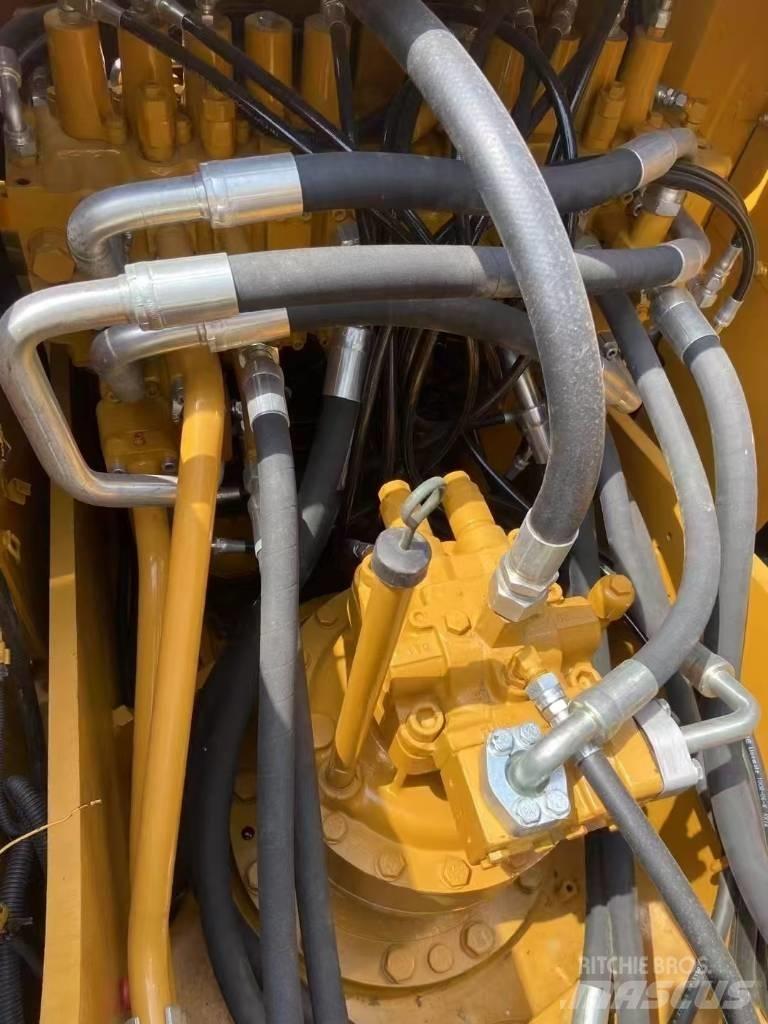 CAT 320D2 Pásové rýpadlá
