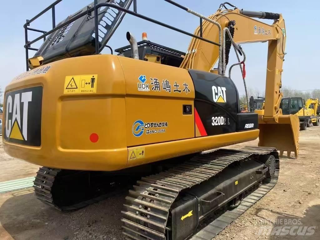 CAT 320D2 Pásové rýpadlá