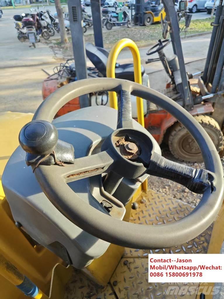 CAT CB 24 Tandemové valce