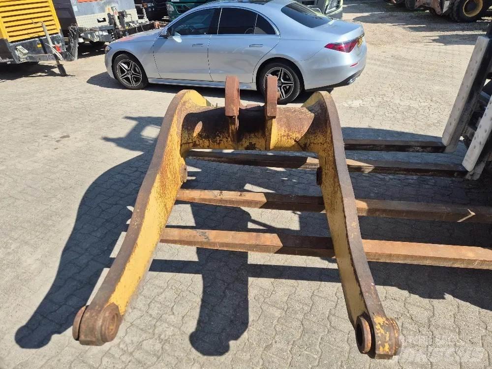 CAT 966G Kolesové nakladače