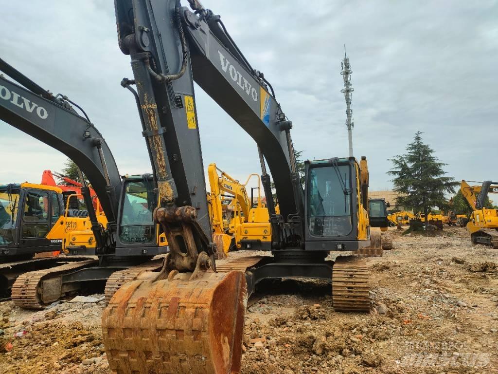 Volvo EC220D Pásové rýpadlá