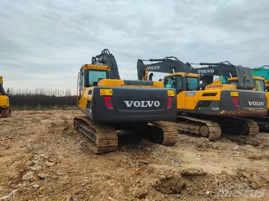 Volvo EC220D Pásové rýpadlá