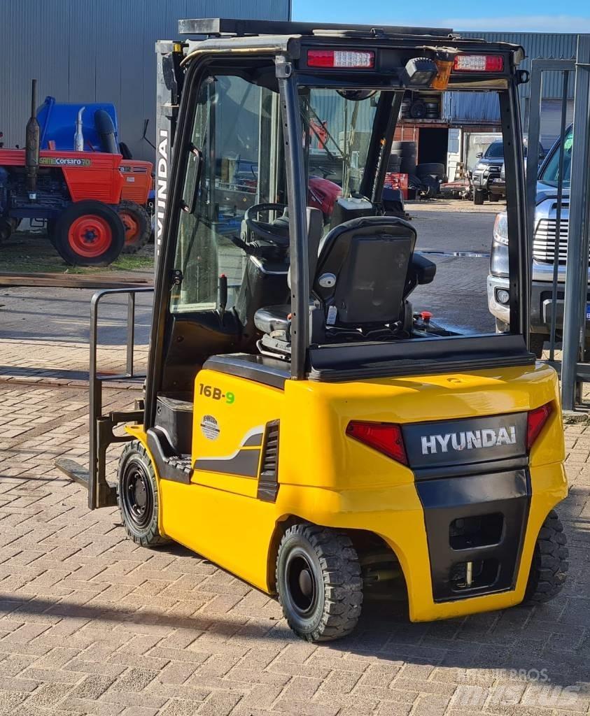 Hyundai 16 B-9 Akumulátorové vozíky
