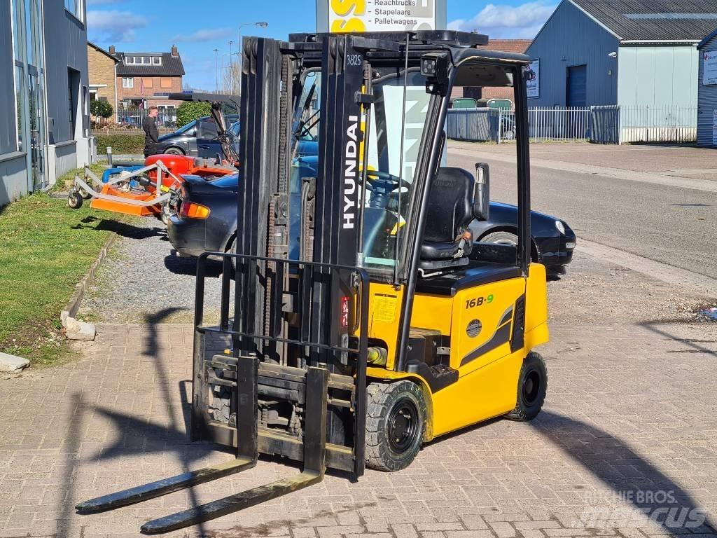 Hyundai 16 B-9 Akumulátorové vozíky