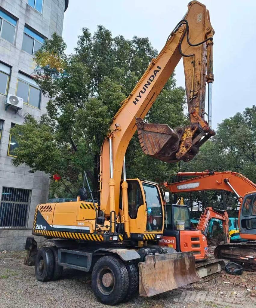 Hyundai r210w-9 Kolesové rýpadlá