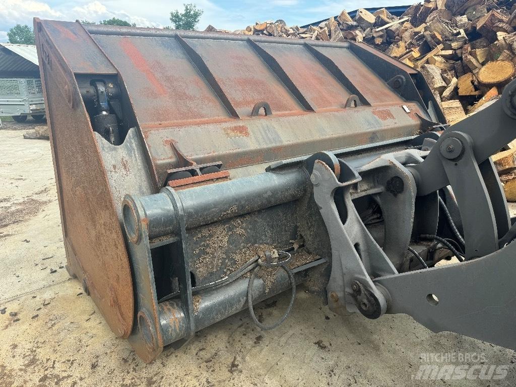 Volvo L 90 H Kolesové nakladače