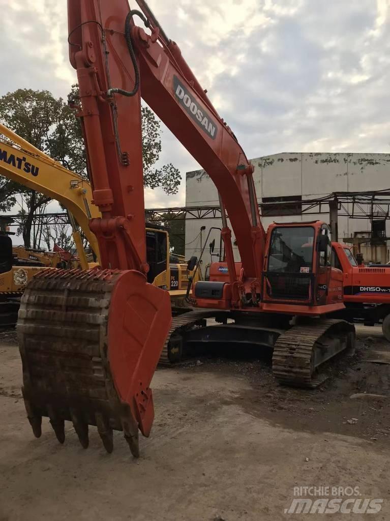 Doosan DX 300 Pásové rýpadlá