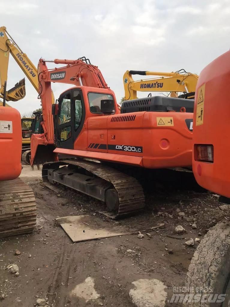 Doosan DX 300 Pásové rýpadlá