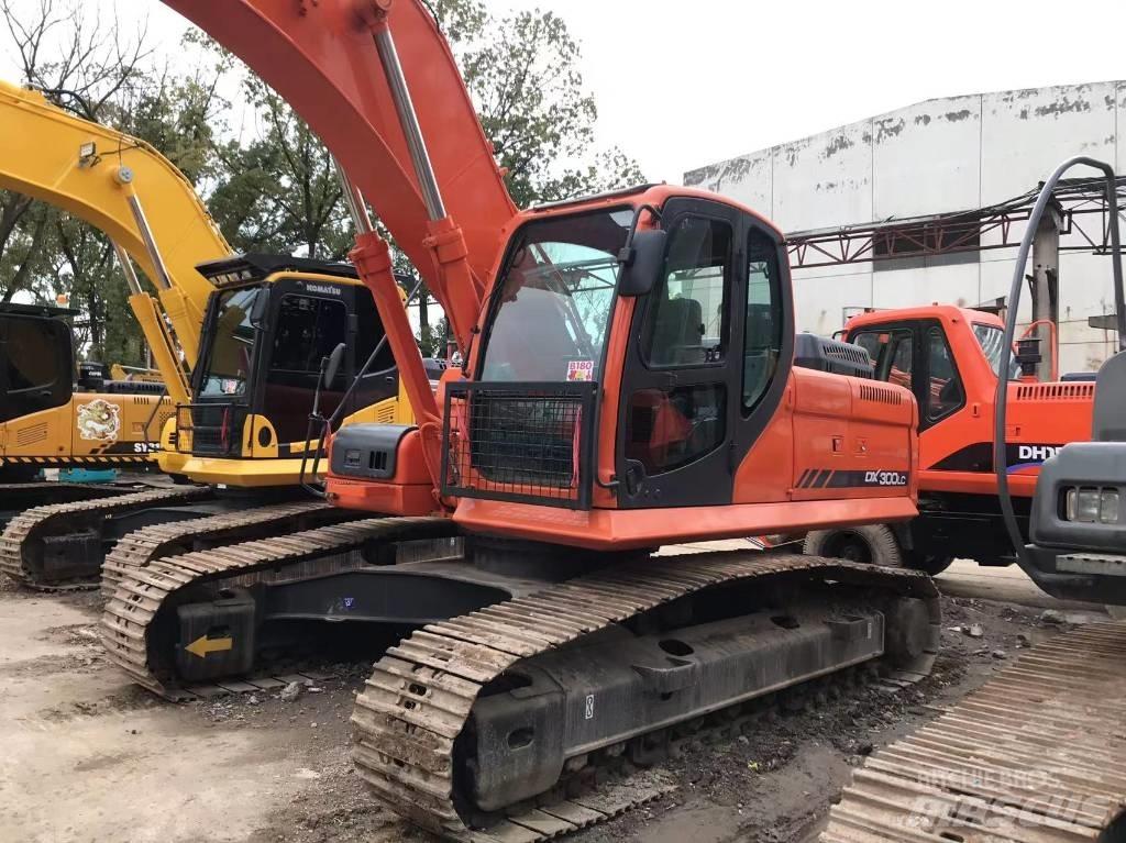 Doosan DX 300 Pásové rýpadlá