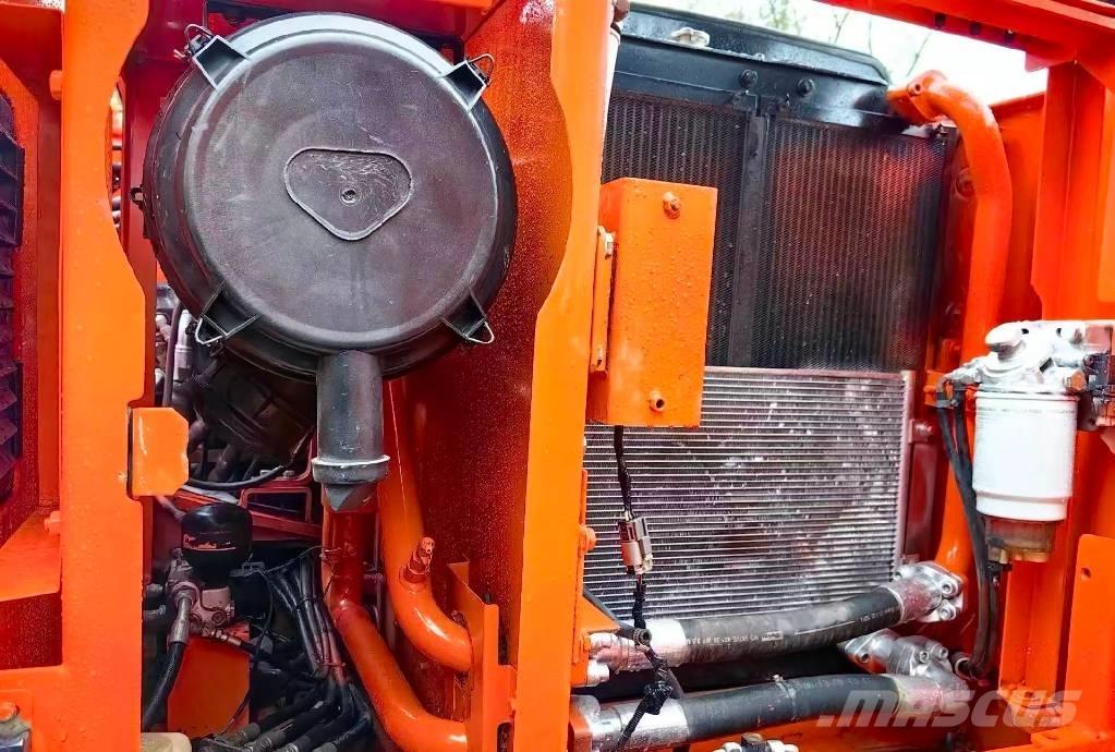 Doosan DX 140 Pásové rýpadlá