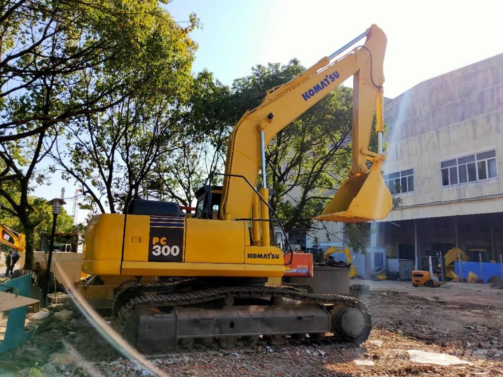 Komatsu PC300-7 Pásové rýpadlá