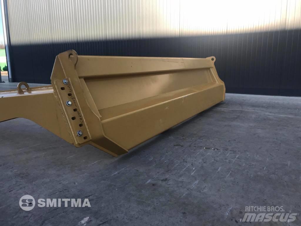 CAT 735C Zadné dvere