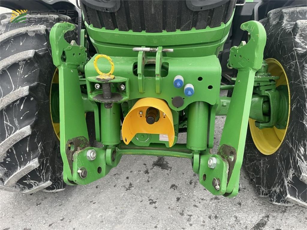 John Deere 6115R Traktory