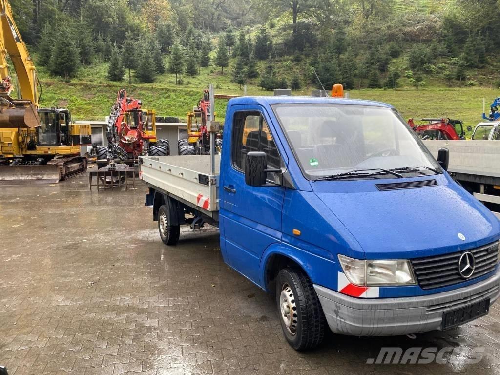 Mercedes-Benz 208 D Plošinové nákladné automobily/nákladné automobily so sklápacími bočnicami