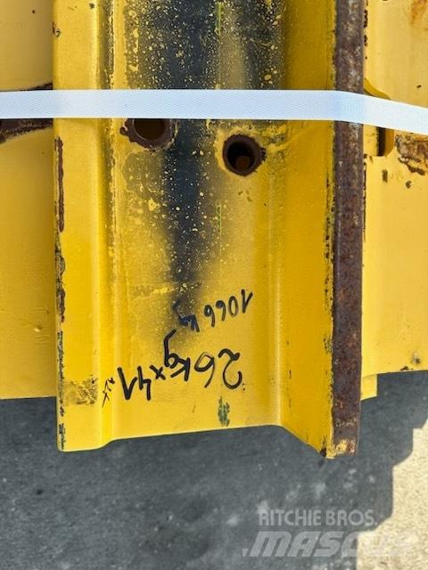 Komatsu d 85 plate Pásy, reťaze a podvozok