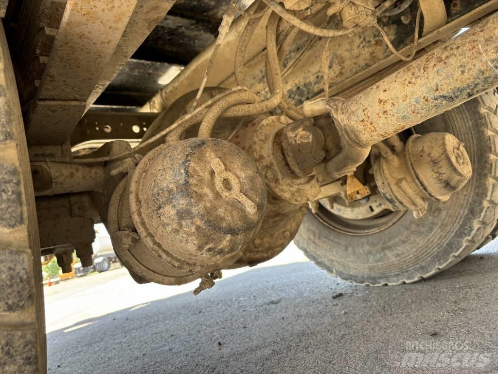 International 4900 Plošinové nákladné automobily/nákladné automobily so sklápacími bočnicami