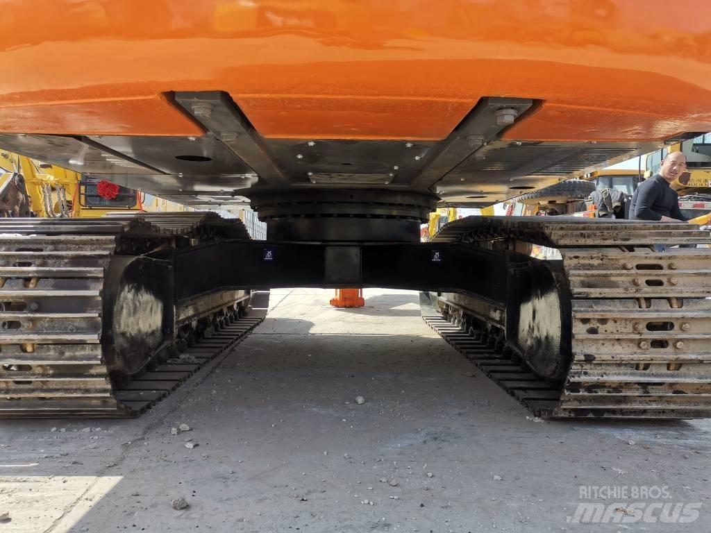 Hitachi ZX 200 Pásové rýpadlá