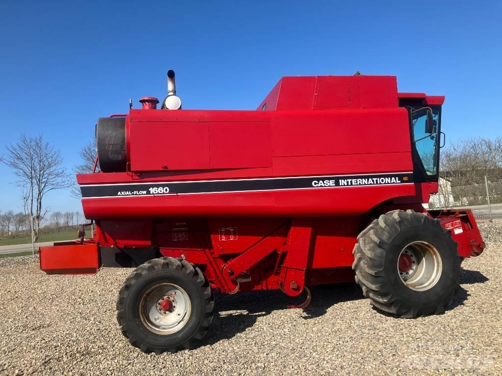 Case IH 1660 Kombinované zberacie stroje