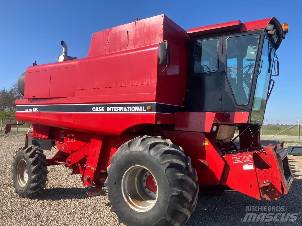 Case IH 1660 Kombinované zberacie stroje