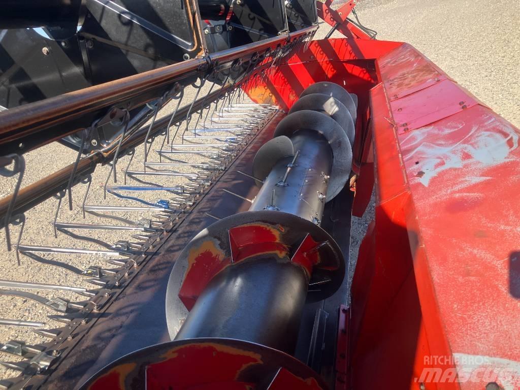 Case IH 1660 Kombinované zberacie stroje