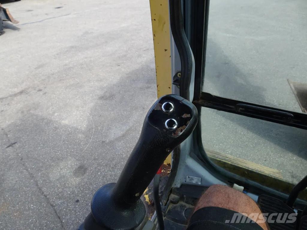 New Holland E195 Pásové rýpadlá