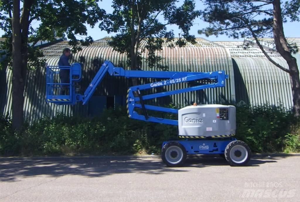 Genie Z45/25JRT Kĺbové plošiny
