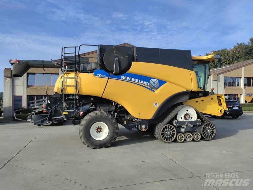 New Holland CR 9090 Kombinované zberacie stroje