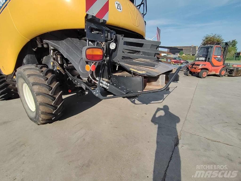 New Holland CR 9090 Kombinované zberacie stroje