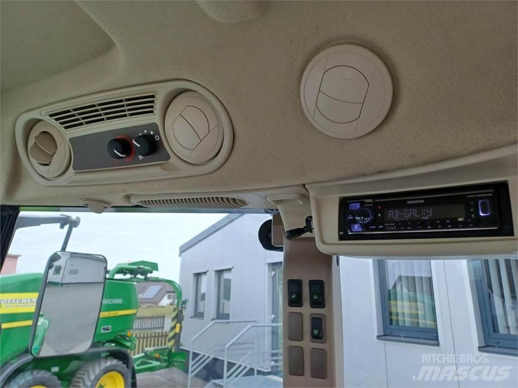 John Deere 5058E Traktory