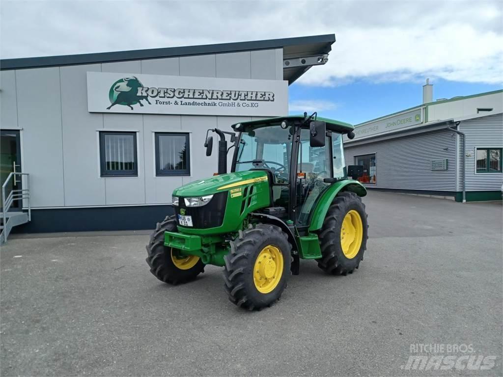 John Deere 5058E Traktory