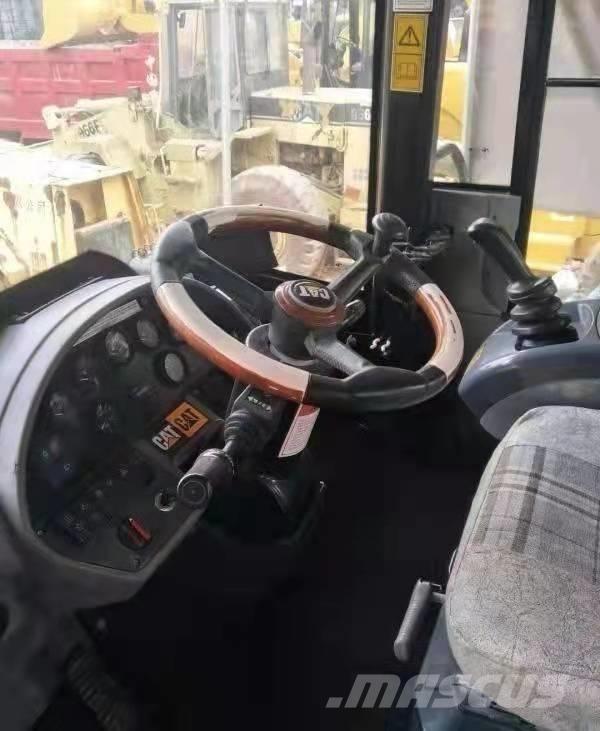 CAT 966 H Kolesové nakladače